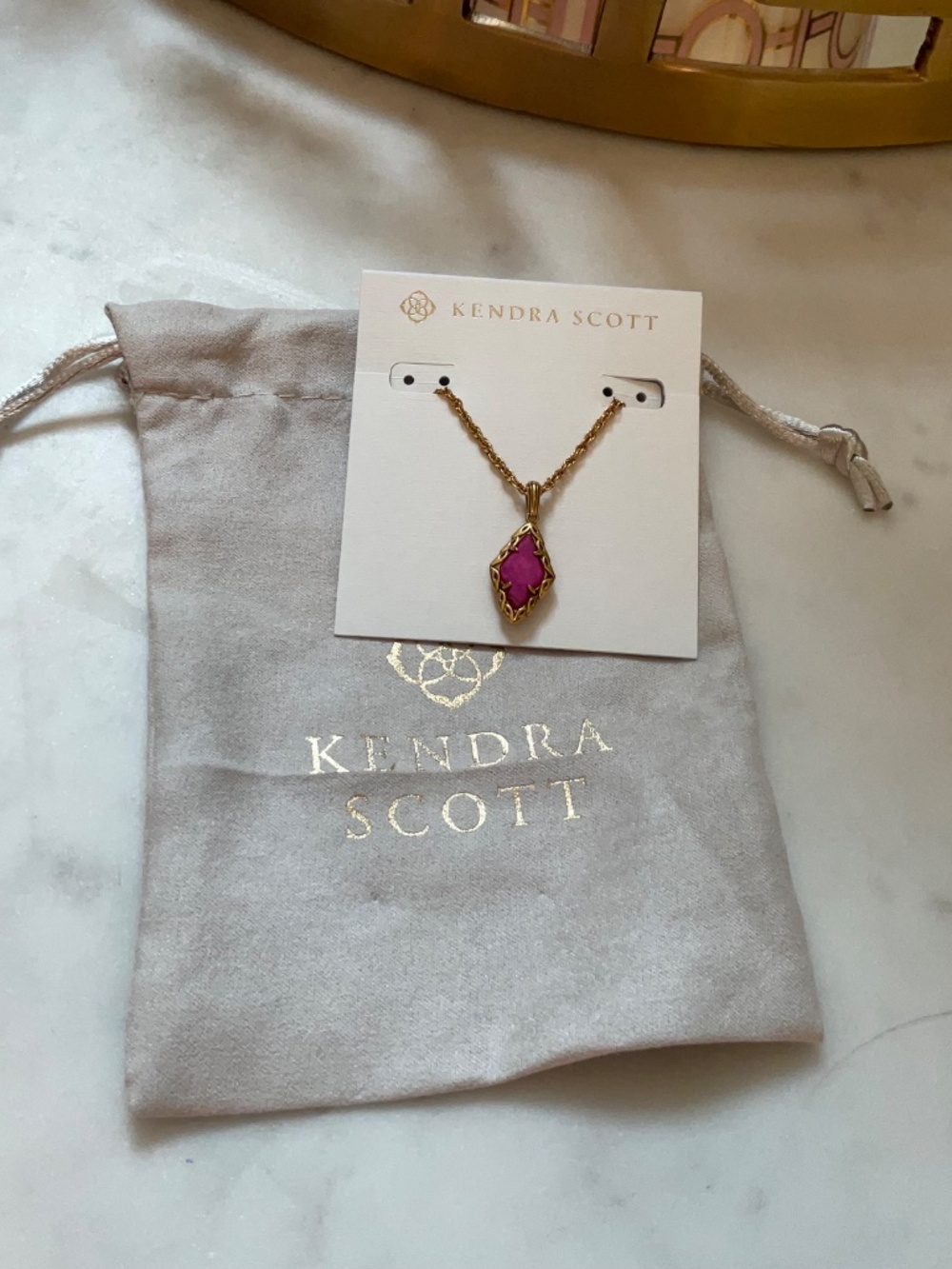 Kendra Scott Adeline Short Pendant Necklace in Vintage Gold Dark Fuchsia Variega - Picture 3 of 3